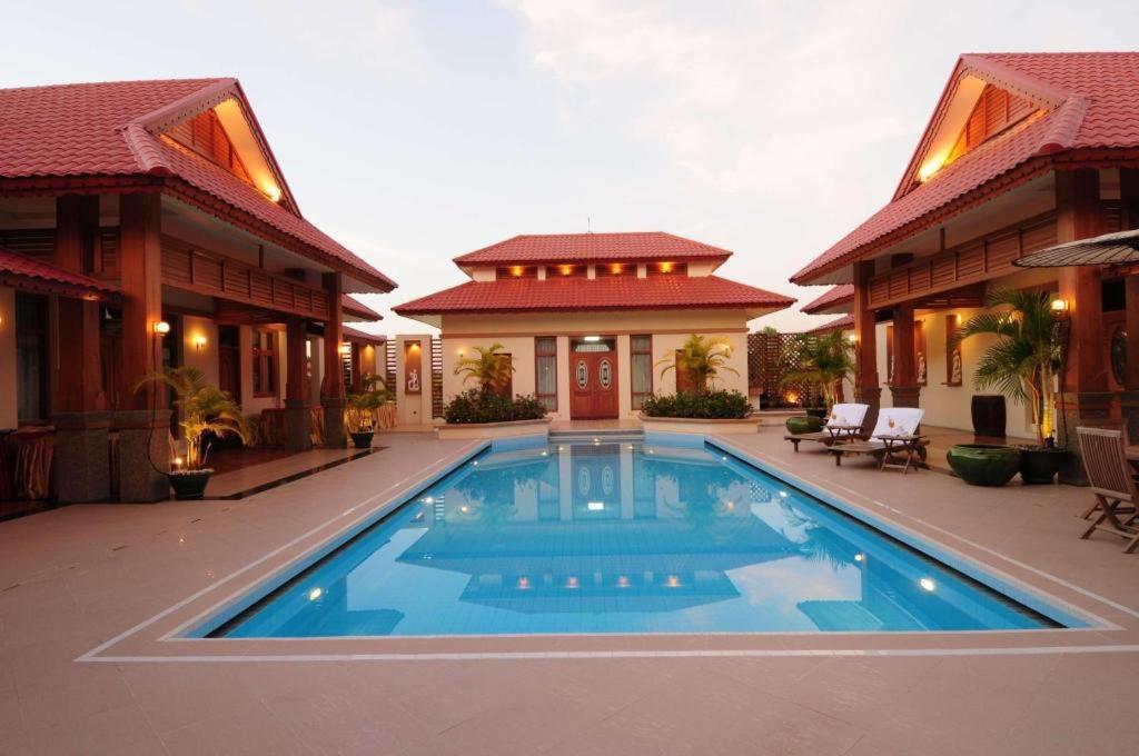 Myat Taw Win Hotel Naypyidaw Экстерьер фото