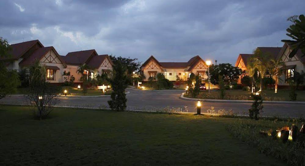 Myat Taw Win Hotel Naypyidaw Экстерьер фото